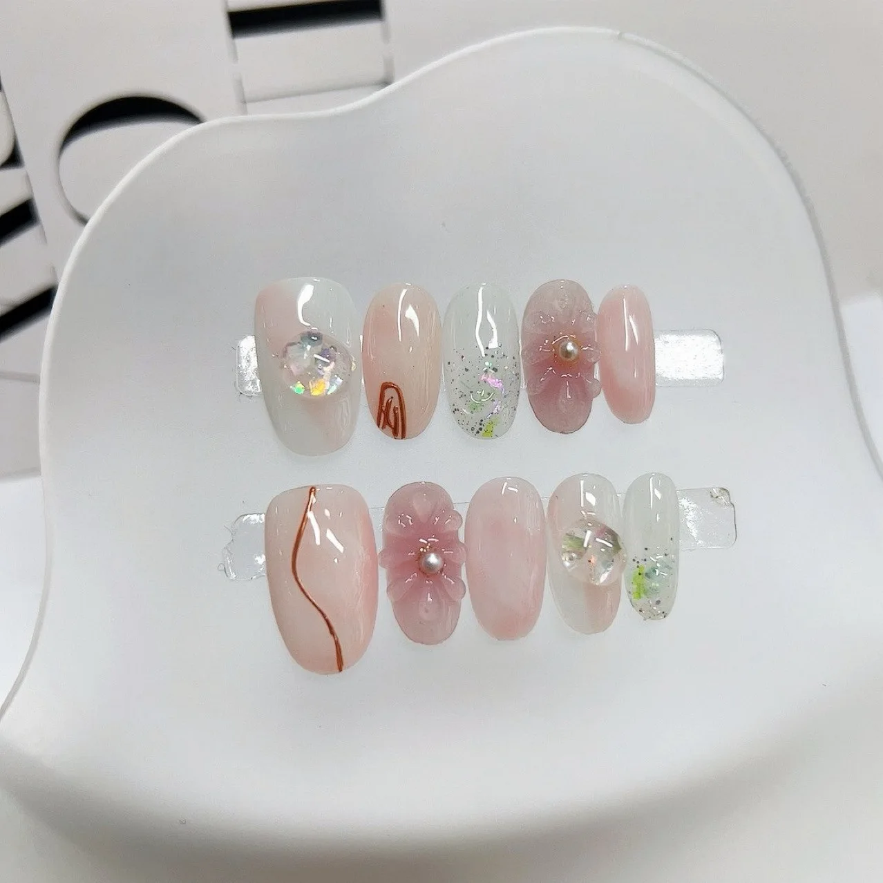 

10PCS Handmade Press on Nails Short Oval Luxury Cat Eye 3D Carved Flowers with Golden Pearl Pattern Elegant False Nails Art Set