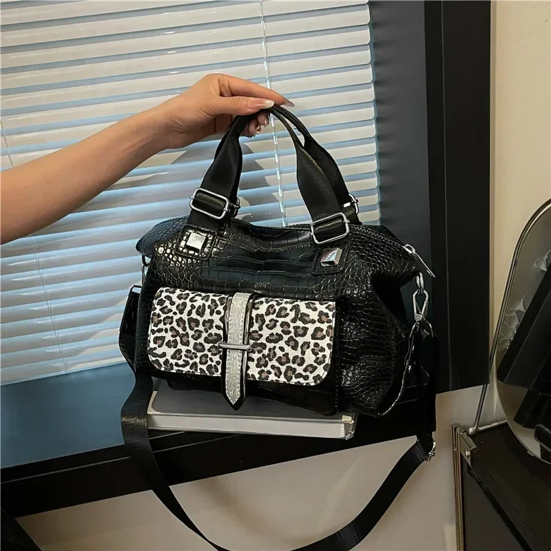 

New 2025! Hip-Hop Leopard Sling Bag - Battle Armor Aesthetic, PU Leather + Metal Trim, Edgy for All Occasions