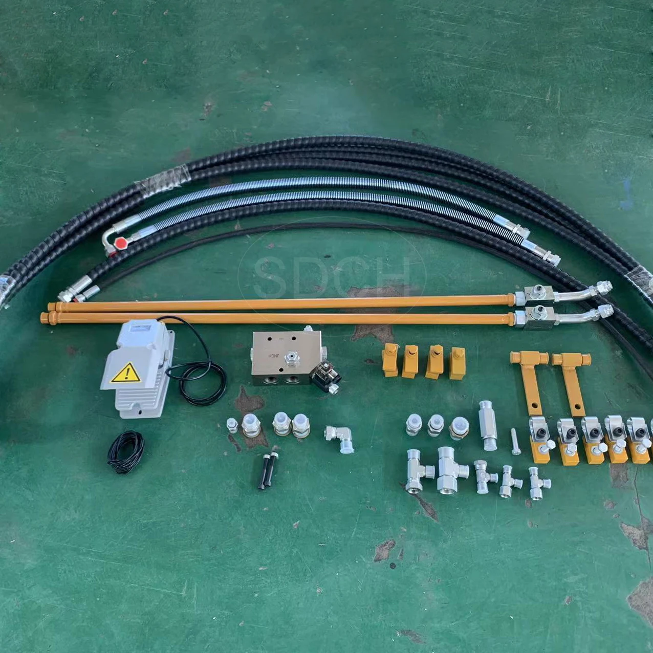 580 Backhoe Loader Aux Pipe Lines Hydraulic Breaker Piping Kits With Flow Divider Valve