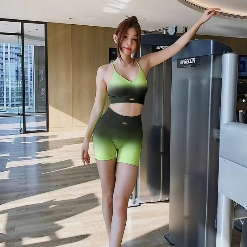 

Gradient Quick-Dry Breathable Naked-Fit Workout Set - Sports Bra and Shorts - Yoga Dance 2-Piece Set - Ball Sports Apparel