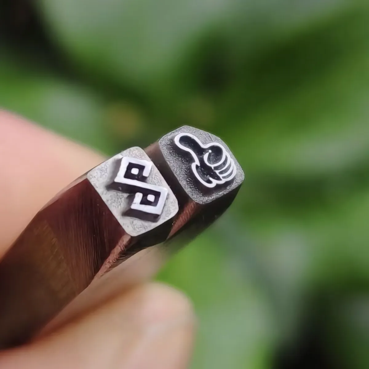 Jewelry Seal “Hui” Character Thumb Design Steel Stamp, High-Hardness Gold and Silver Chiseling Mold, Gold-Beating Tool