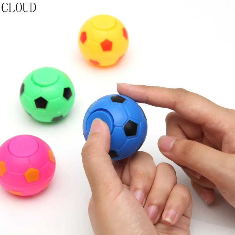 كرة القدم كرة القدم فيدجيت سبينر، لعبة إصبع صغيرة لتخفيف التوتر لمحبي الألعاب الرياضية، لعبة مكتب للبالغين والأطفال لتخفيف القلق