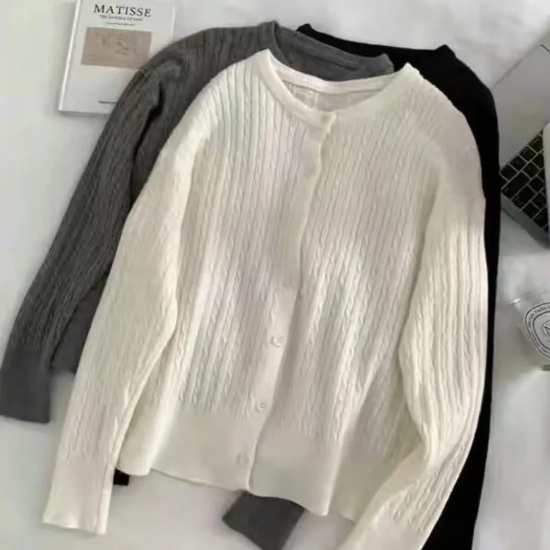 

Long Sleeved Button Knit Cardigan Women's Twist Casual Round Neck Cardigans Outwear Fashion Commuting Short Style Grey Knitwear