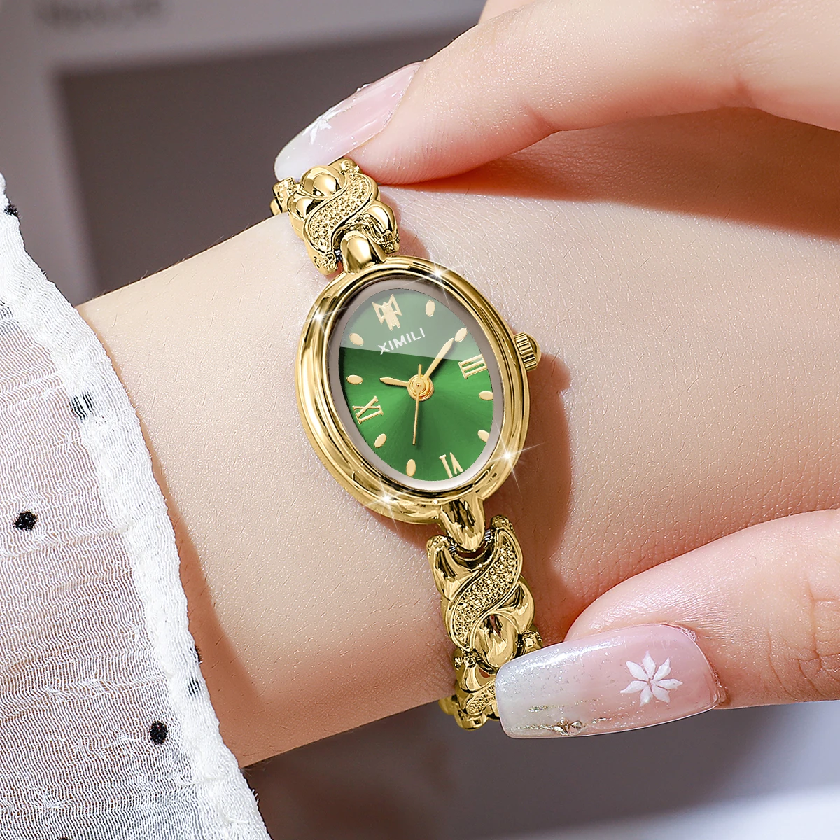 Elegant Oval Green Dial Women Quartz Watch Golden Bracelet Strap Ladies Dress Wristwatches Relogio Feminino（Without Box）