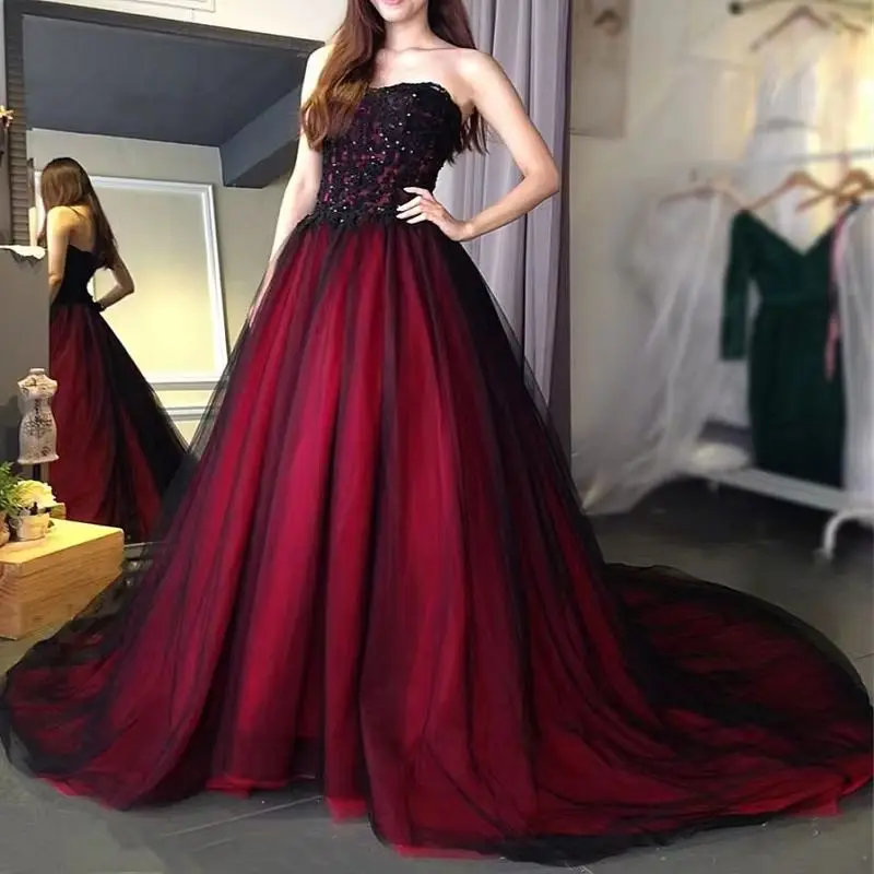 A-Line Burgundy And Black Wedding Dresses For Bride Women Lace Appliques Strapless Sleeveless Vintage Gothic Wedding Gown