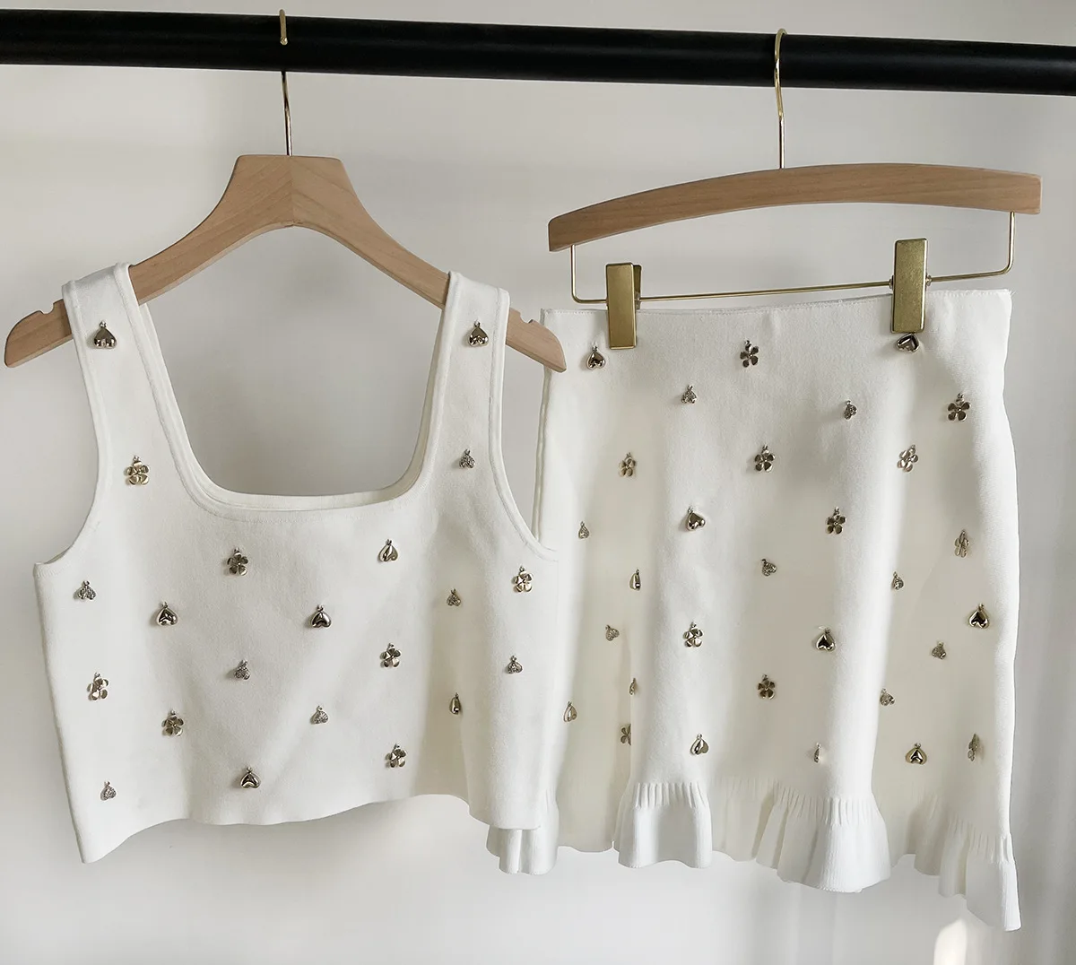 

Heart Shape Flowers Nail Drill Ladies Knitting Sweater Vest Sleeveless Tank Top or High Waist Ruffles Hem A-Line Mini Skirt