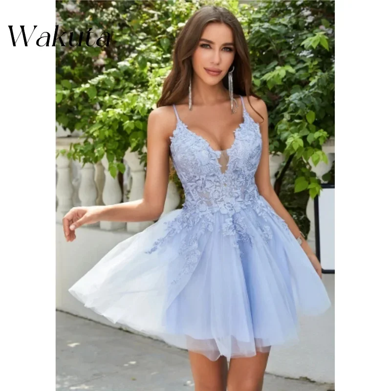 Wakuta-Elegante V-Neck Spaghetti Correias Homecoming Vestidos, Lace Apliques, Robes, saudita, Corto