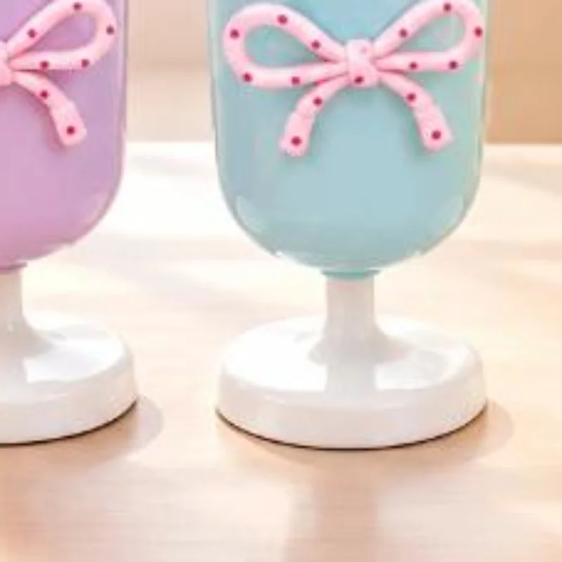 Cute Style Plastic Bow Tulips Shape Pen Holder Desktop Organizer Makeup Brush Storage Bucket Storage Cup Ornament Props