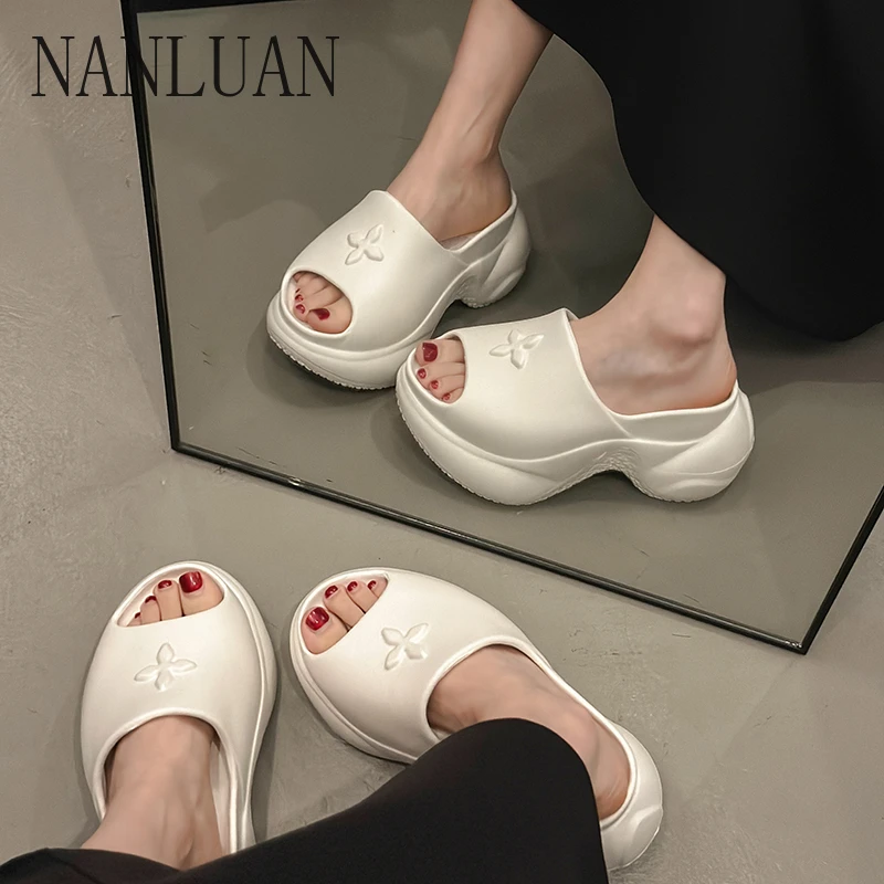 2024 Boutique Summer Thick-soled Hot-selling Women's Slippers Simple Solid Color Women's Shoes High-quality Sandals and Slippers