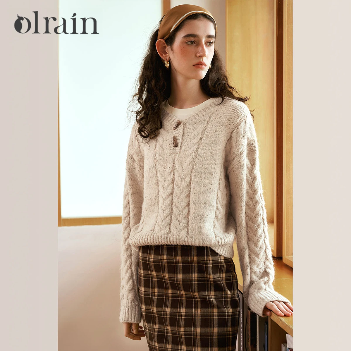

OLrain Women V-Neck Long Sleeve Sweaters 2026 Autumn Horn Button Oatmeal Loose Pullover Drop Shoulder Casual Knit Top E56QM95028