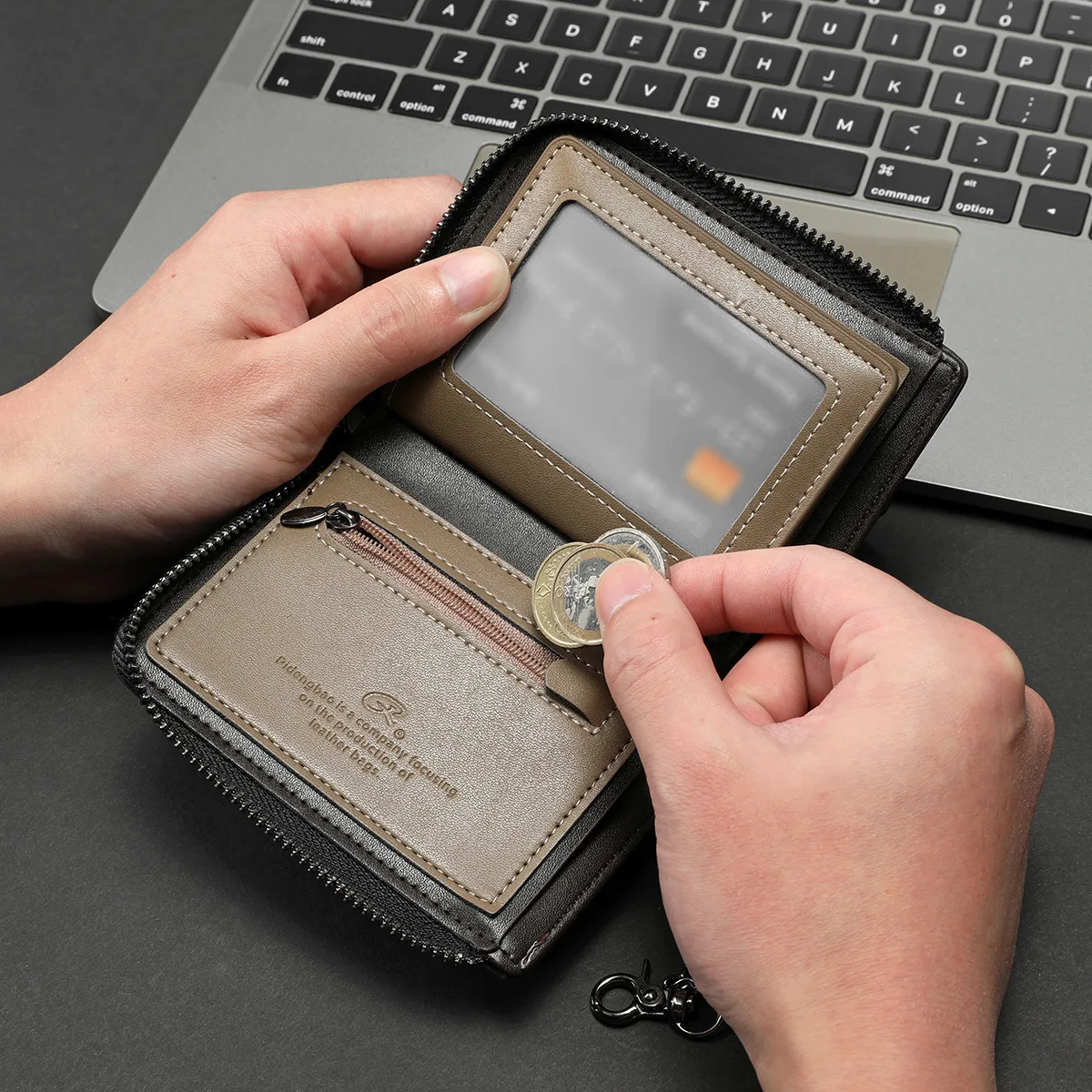 กระเป๋าสตางค์แบบสั้นซิปลายหัวกะโหลก CARRKEN รุ่นใหม่สไตล์ยุโรปและอเมริกาสำหรับผู้ชาย ลด 20% ใส่บัตรได้หลายใบ