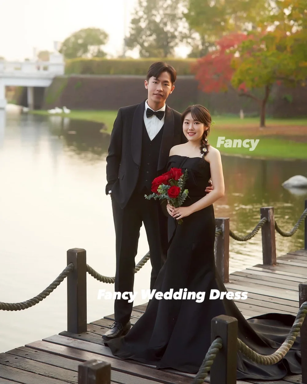 Ausgefallenes einfaches One-Shoulder-Korea-Hochzeitskleid für Fotoshootings, Meerjungfrau, elastischer Satin, Abendkleider, Rückenkorsett, individuell gestaltet