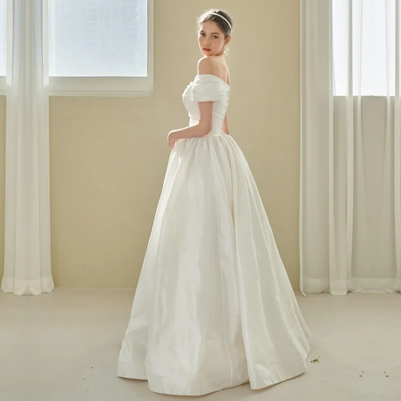 

Light Temperament Wedding Dress, Retro One Shoulder Simple Engagement Dress, Travel Photoshoot, Petite Bride Going Out Together