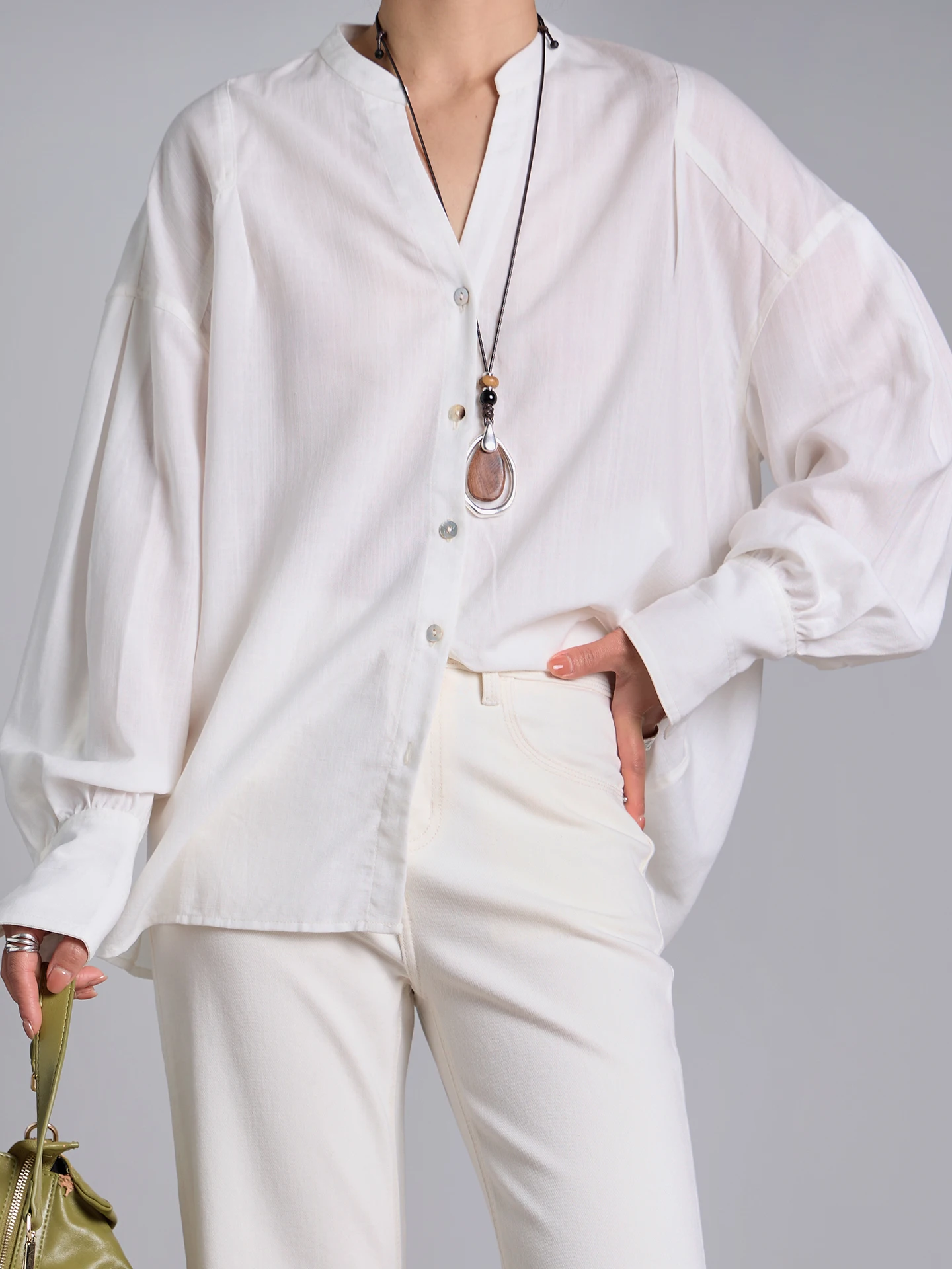 

Шелковая минималистичная белая рубашка Wanda Yitian с V-образным вырезом, женская, весна-лето, свободного кроя, с длинным рукавом, универсальная, стильная, для повседневной носки