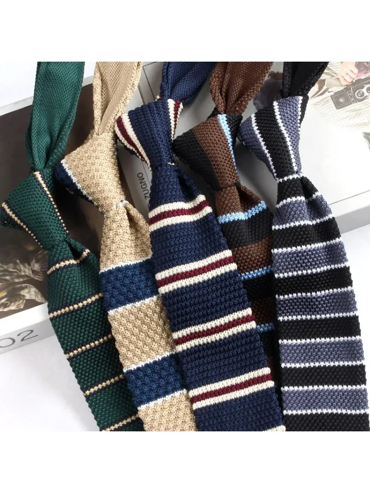 Paskowane dziergane krawaty męskie wąskie retro krawaty z dzianiny koreański styl casualowe apaszki do koszul akcesoria do garniturów ozdoby na szyję