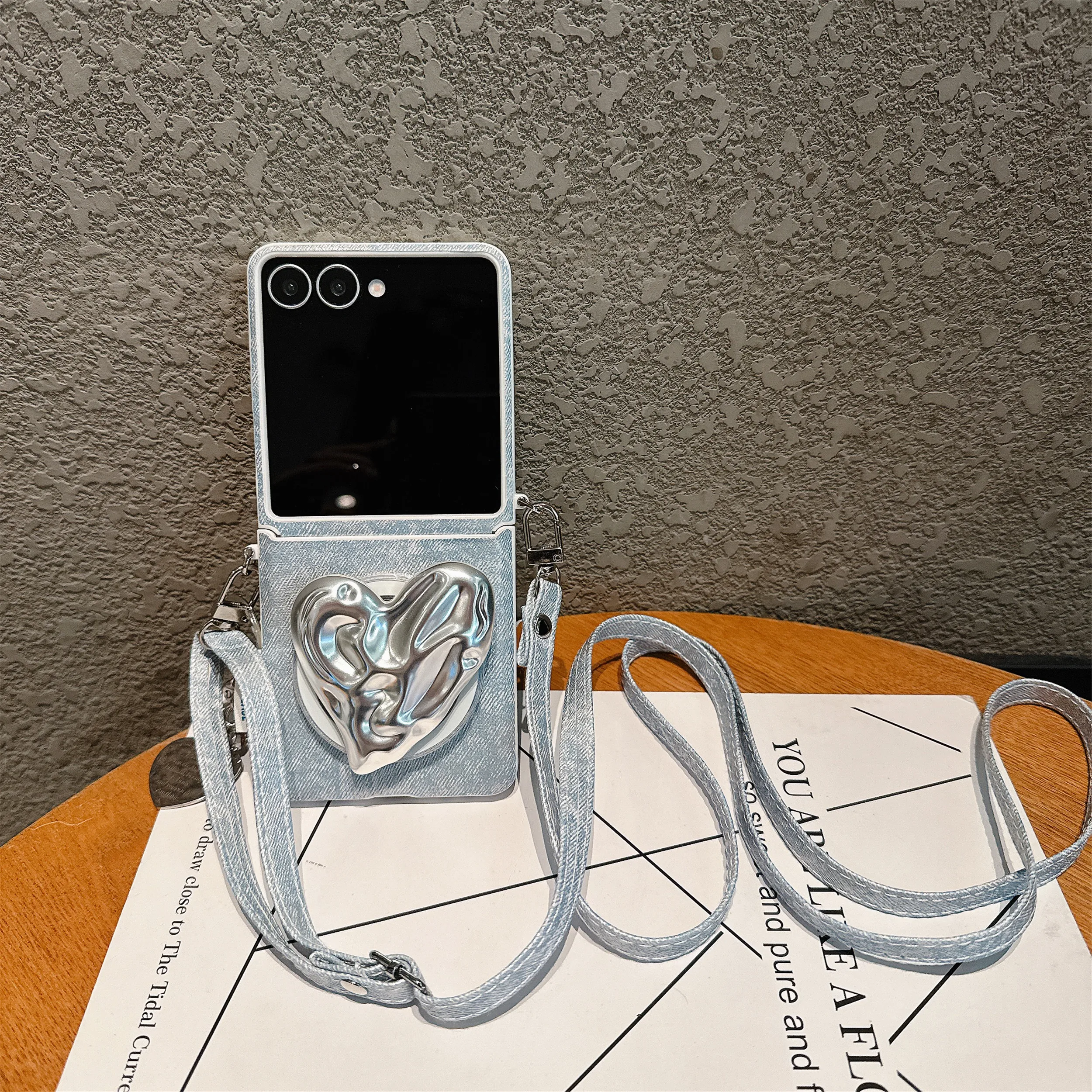 

Cute Magnetic Love Stand Phone Case For Samsung Galaxy Z Flip 7 6 5 4 3 Flip6 Flip7 Cover with Adjustable Lanyard Phone Cases