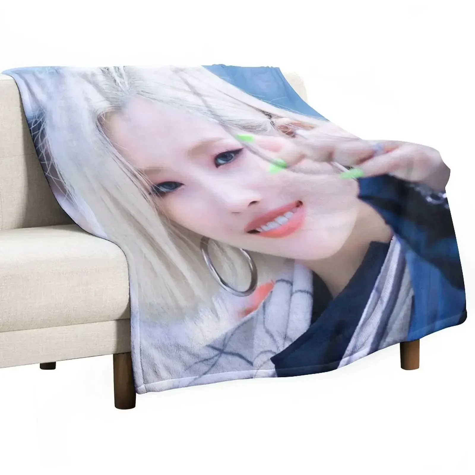 

G(I)-DLE Soyeon Throw Blanket anime Blankets For Sofas Blankets