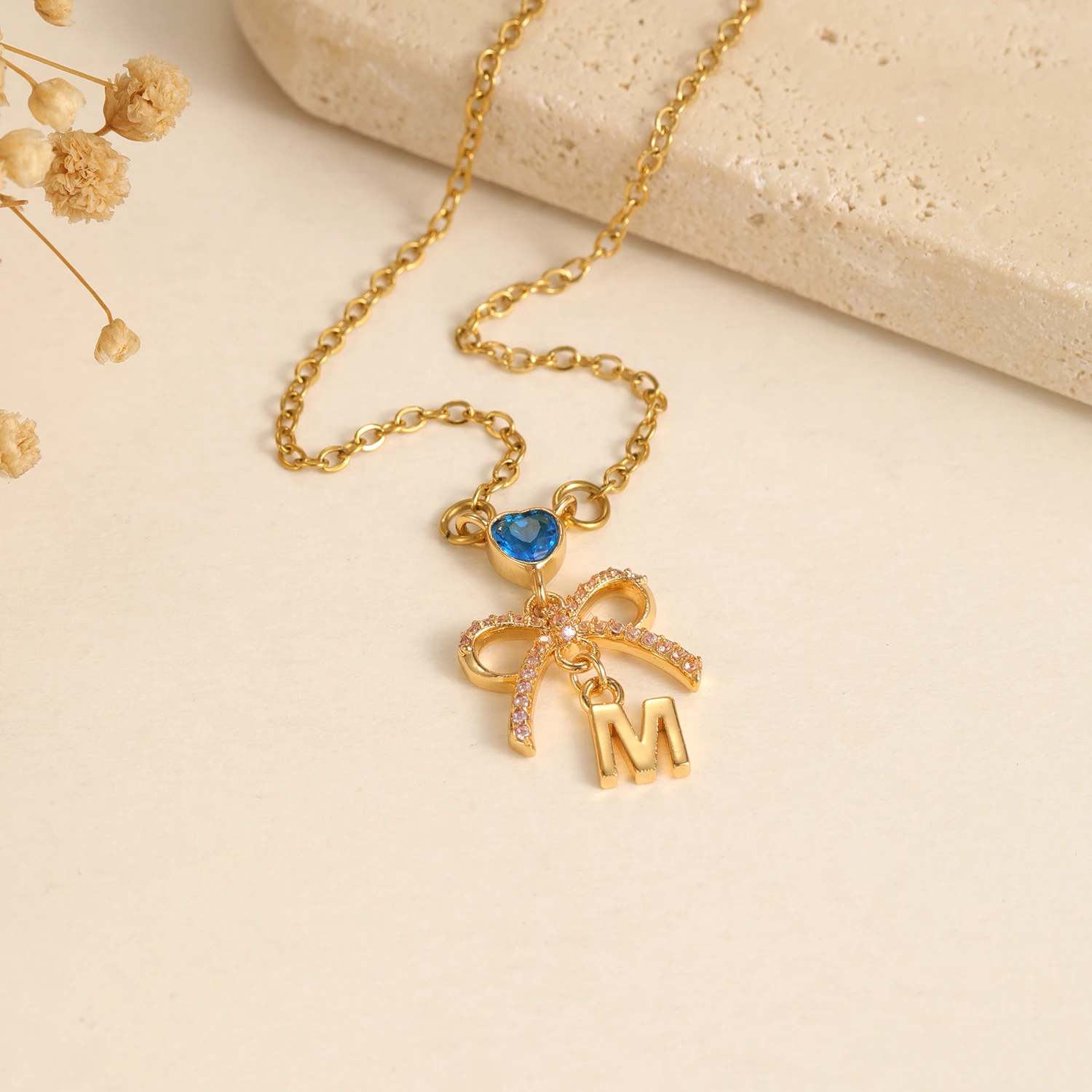 collana-personalizzata-con-iniziale-e-cuore-blu-ciondolo-in-vermeil-regalo-per-la-mamma