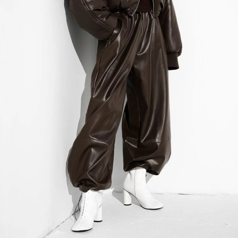 الخريف النساء بولي Leather الجلود مطاطا حزام فانوس السراويل سيدة عادية فضفاض لامعة بولي Trousers الاتجاه موضة الشارع السراويل الطويلة 2025 #2