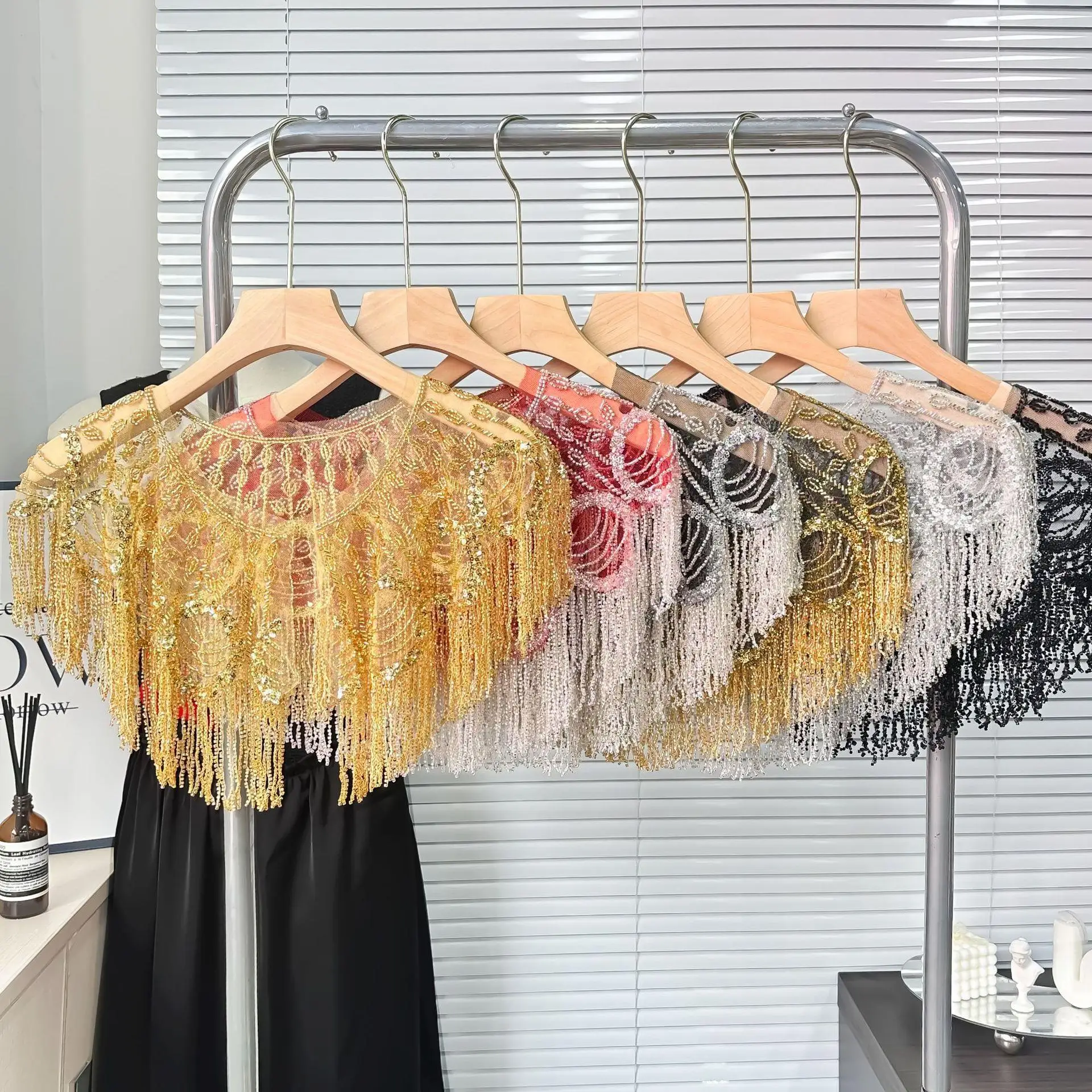 scialle-con-nappine-e-ricami-pesanti-nuovo-accessorio-da-sera-per-abiti-da-festa-capo-esterno-multicolore-stile-casual-alla-moda
