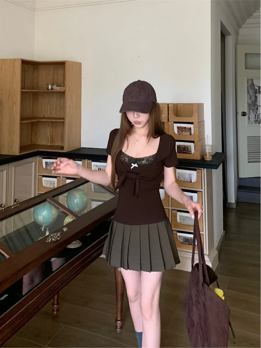 

Ретро-комплект в корейском стиле: кардиган с кружевными вставками и вырезом халтер, плиссированная юбка — тройка для женщин, мода Весна 2026