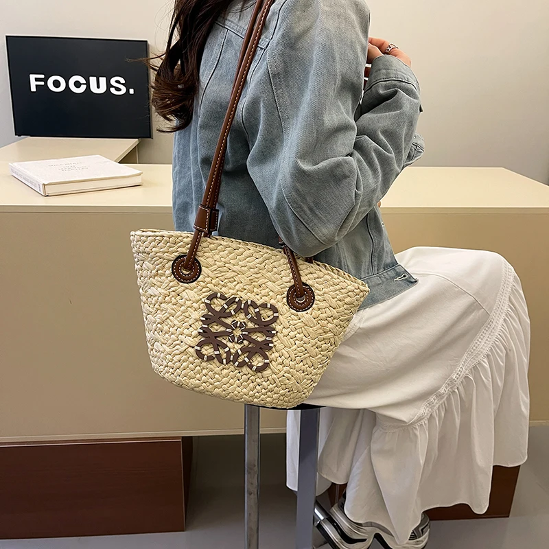 

Unique Vintage Fashionable Bag Trendy Design Letter Logo For Women With Leather Large Capacity Tote Commuter