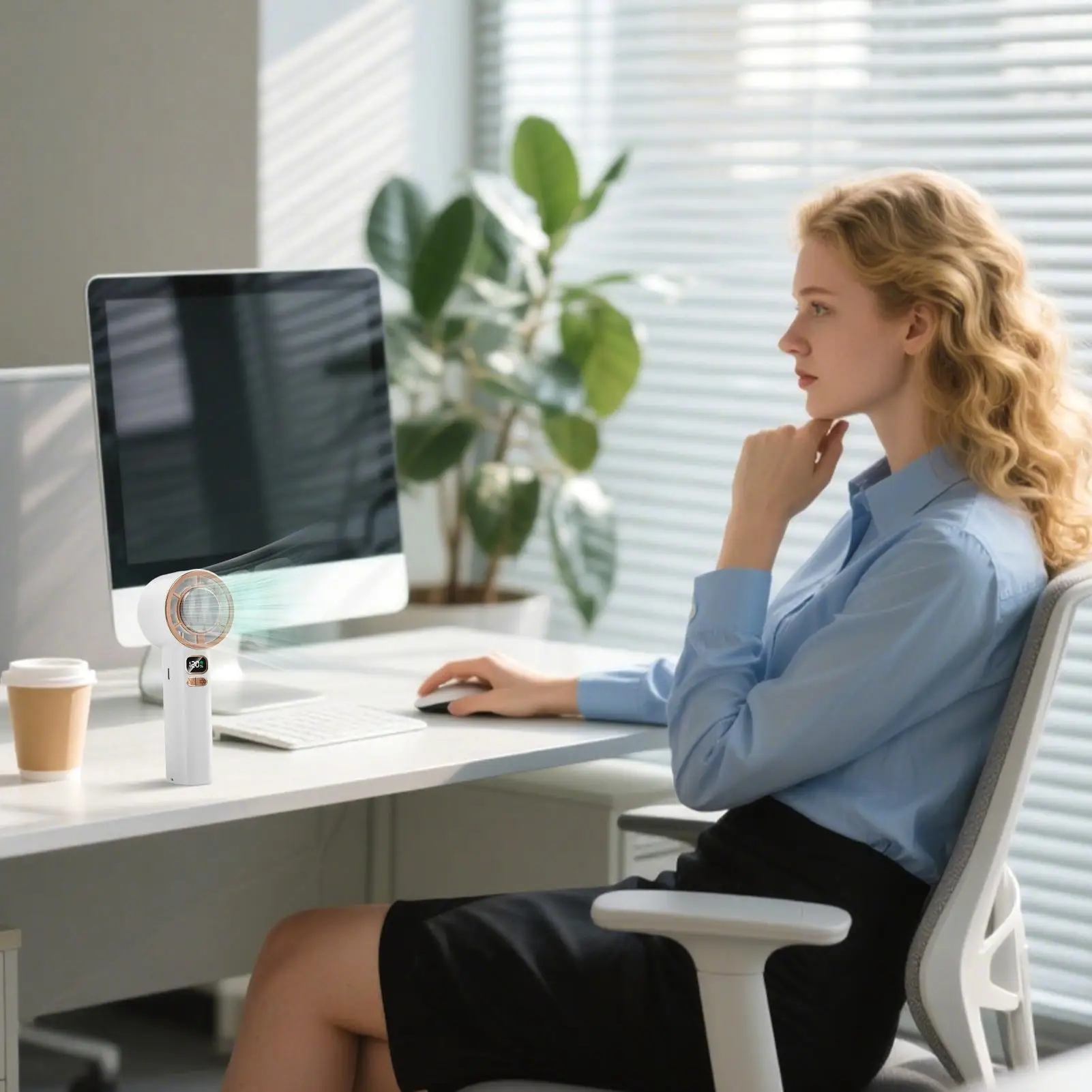 

Ручной вентилятор Перезаряжаемый через USB персональный ручной вентилятор с цифровым дисплеем Скорость 1-120 Регулируемое охлаждающее устройство с 3000 мАч