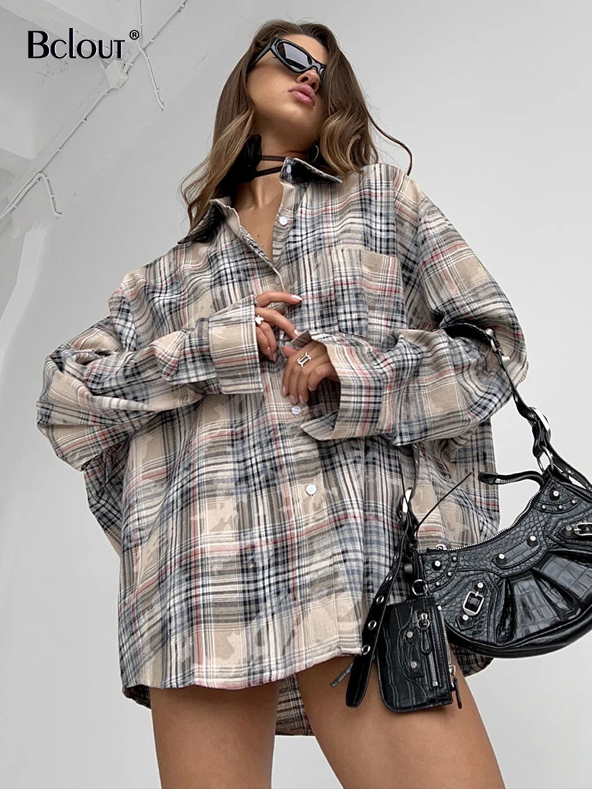 Bclout Fashion Cotton Plaid Shirts Blouses Women Casual Khaki Long Sleeve Loose Shirts Streetwear Pockets Blouses Coats Top 2024