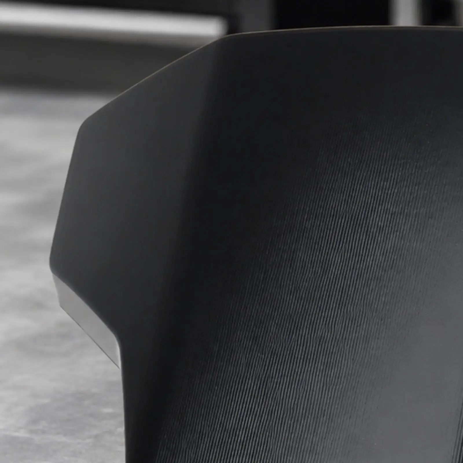 Enveloping Front Windshield with Mounting Screw Kit Sporty Style CNC-Machined Aluminum Windscreen Scratch-Resistant Aluminum