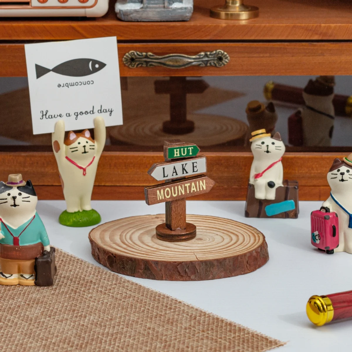

Mini Desktop Ornament Cute Travel Cat Resin Sculpture For Desk Windowsill Cabinet Washbasin Fireplace Creative Children's Gift