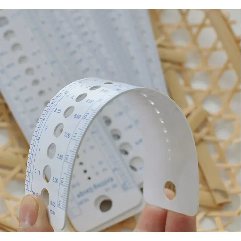 1 Pcs UK US Canada Sizes Knitting Accessories Needle Gauge Inch Sewing Ruler Tool CM 2-10mm Size Measuring Sewing Crochet Tools