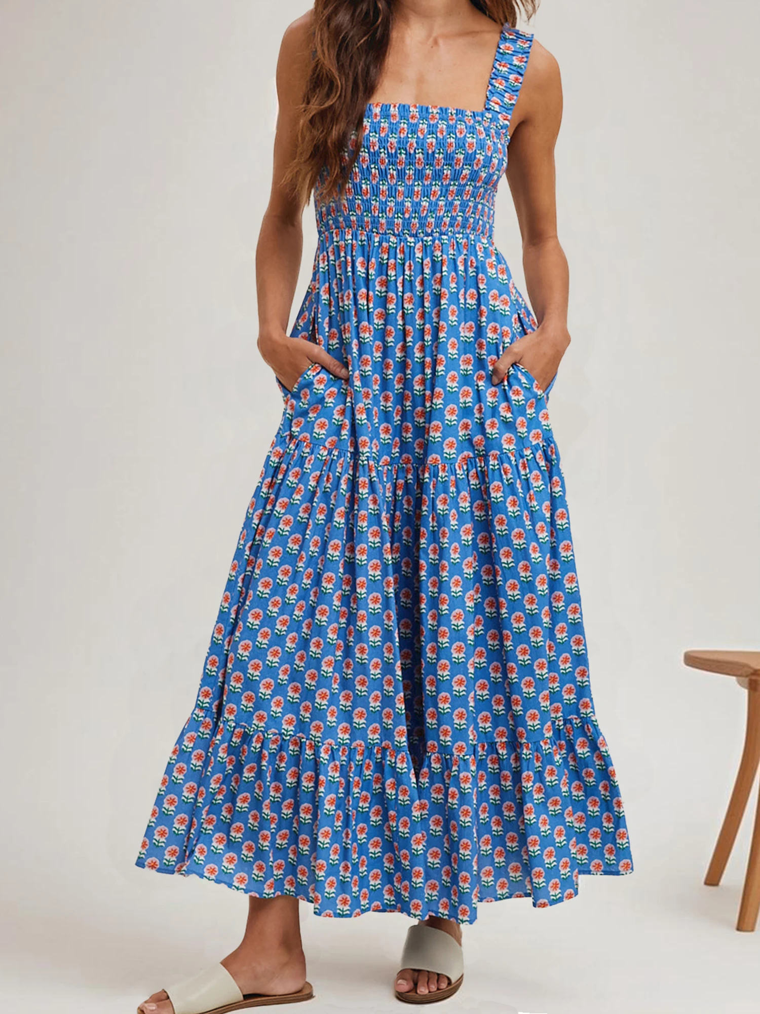 Abito lungo Boho da donna con spalle scoperte, volant, stampa floreale, senza maniche, vita smock, abito lungo da spiaggia estivo con tasche