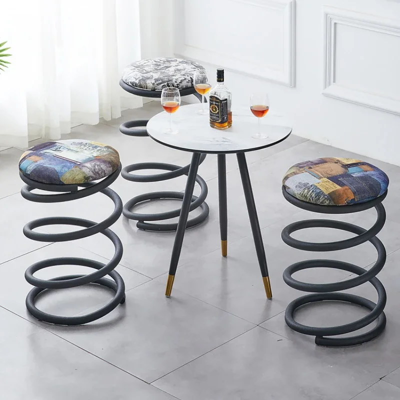 

Барные стулья с одним сиденьем, дизайнерские, креативные, для зоны ожидания, уличные, в американском стиле, металлические, уникальная барная мебель