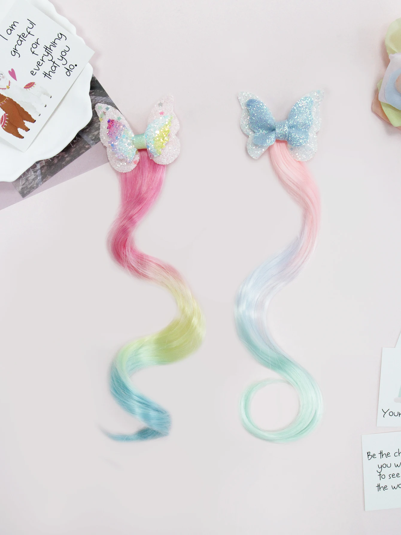 وصلة شعر لامعة على شكل فيونكة ملونة متدرجة، حزمة شعر صناعية، مشبك شعر على شكل فراشة لامعة مع خصلات شعر مرفقة