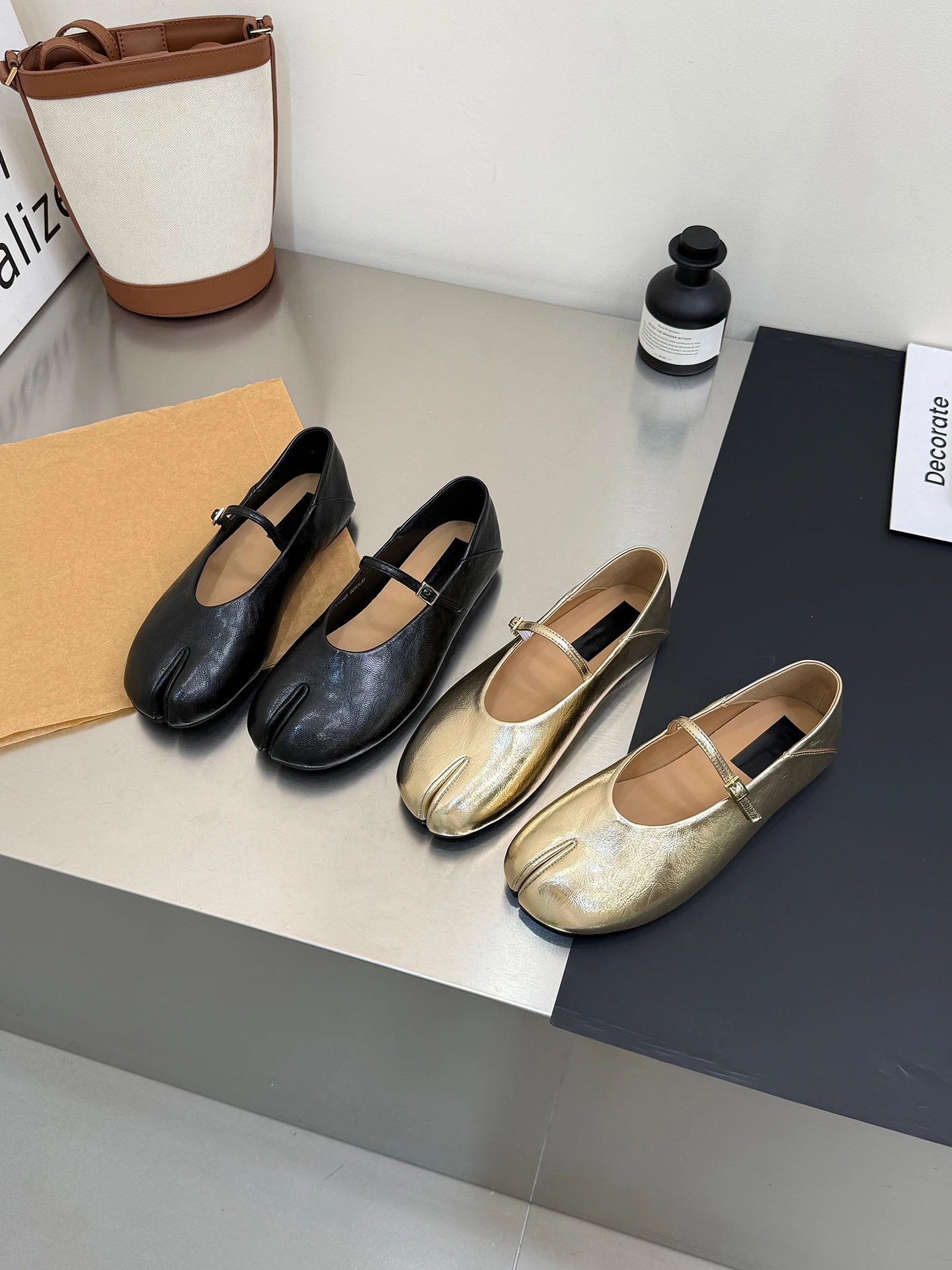 zapatos-planos-de-ballet-de-cuero-suave-y-comodos-estilo-mary-jane-zapatos-de-verano-ligeros-para-mujer-con-cintas-decorativas-doradas