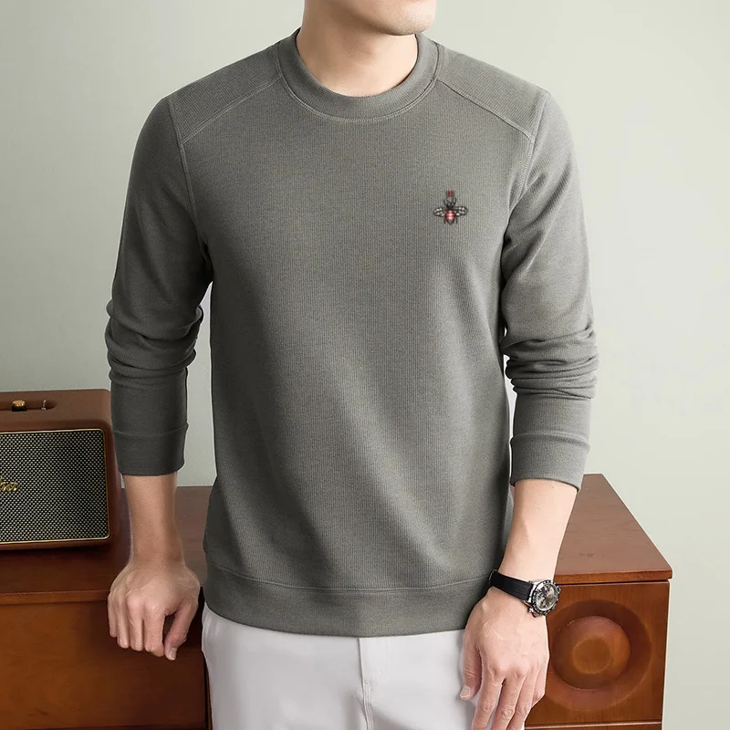 2026 Men's Autumn New Velvet Warm Round Neck T-shirt Top for Daily Comfort Commuting Exquisite Bee Embroidered Knitted Sweater