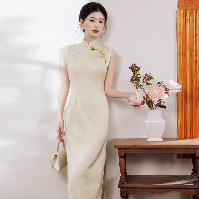 

Белое длинное платье-ципао без рукавов в улучшенном китайском стиле для молодых женщин, новинка 2026 года, весна-лето