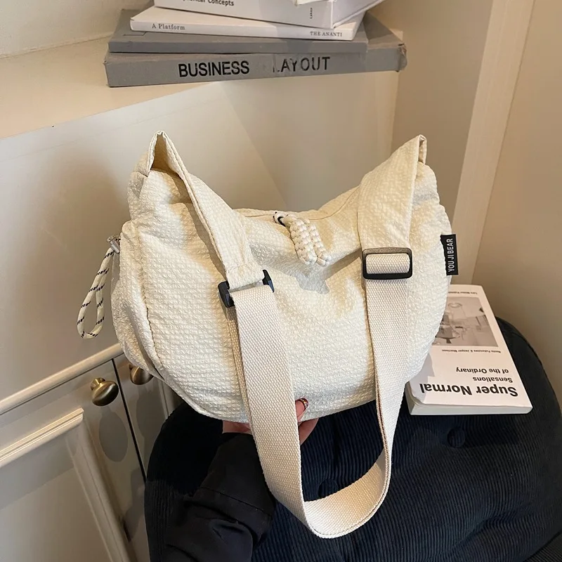 حقائب هوبو نسائية جديدة ذات ملمس ومتعددة الاستخدامات حقائب كروس ذات سعة كبيرة حقائب تخزين بسيطة غير رسمية لطلاب الجامعات