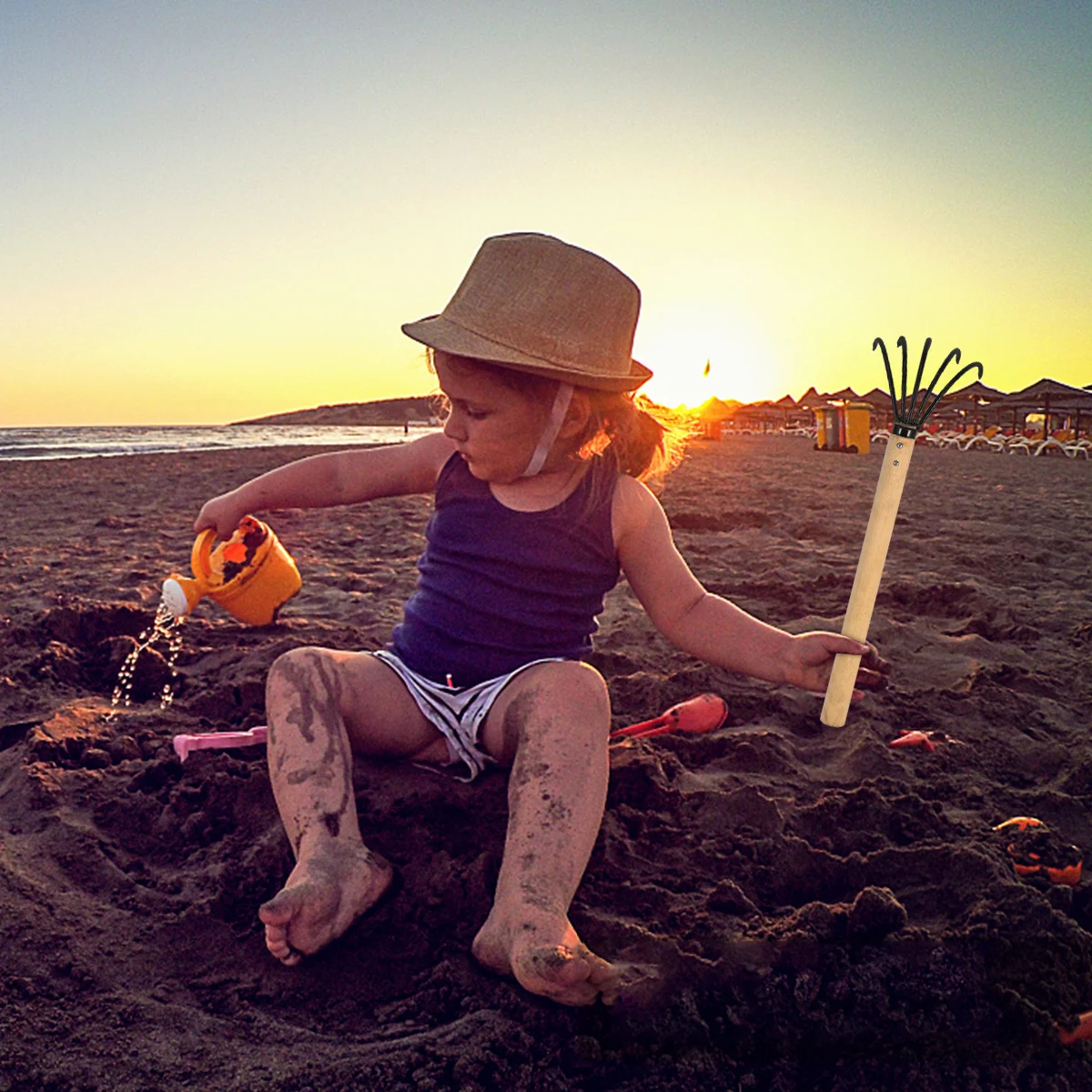 

1Pcs Garden Rake with Five Teeth Heavy Duty Iron Wood Handle Rake for Yard Beach Cleaning Multifunctional Tool