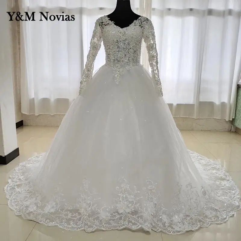 R & M Novias-Luxo Bead Bordado Vestido De Noiva, Vestido De Noiva De Manga Longa, Doce V-Neck Apliques, Plus Size Corpo