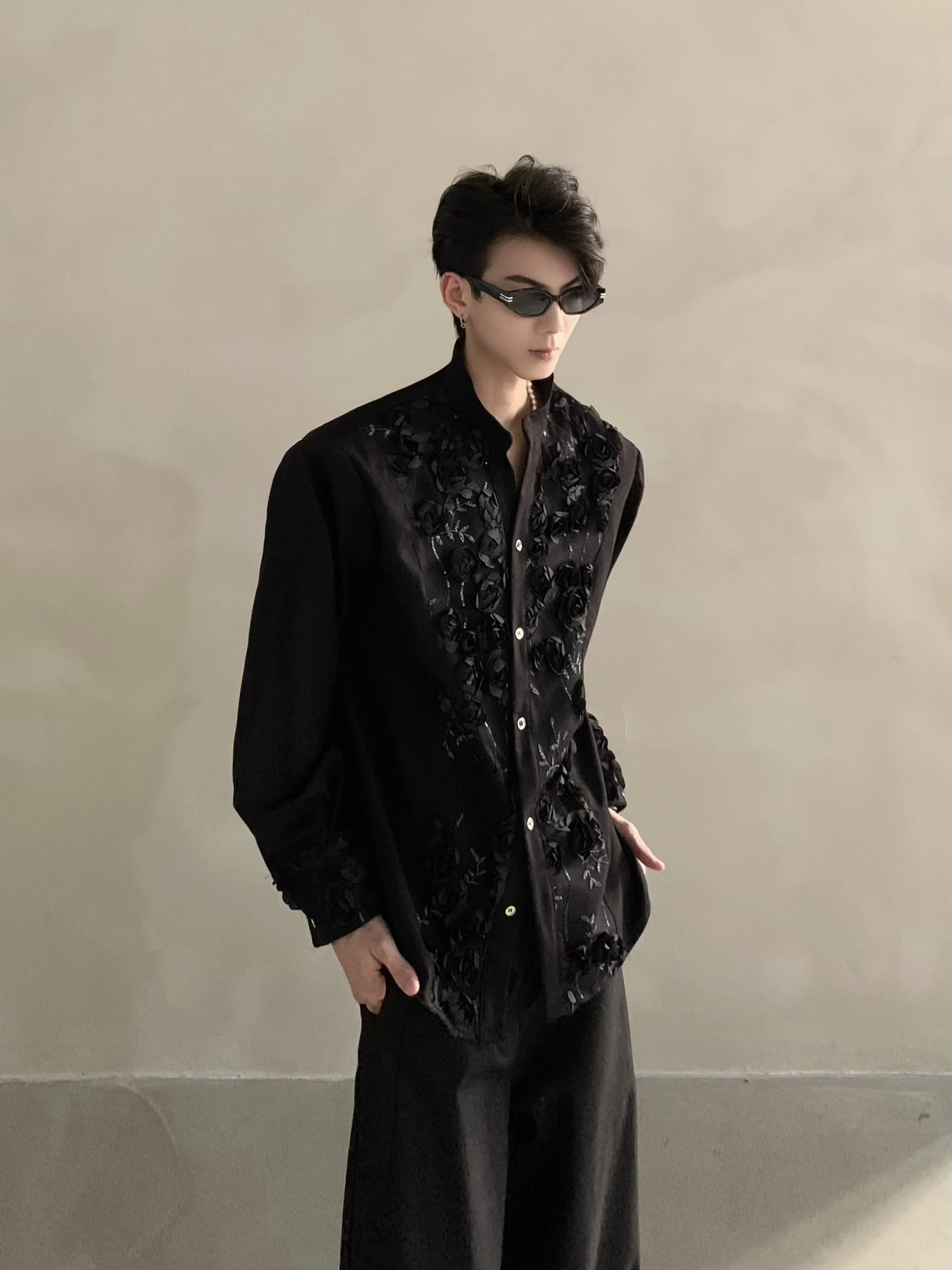 남성 2025 가을 라이트 럭셔리 하이엔드 3D 플로럴 디자인 패션 패딩 숄더 셔츠 남성 스타일리쉬 트렌디 셔츠