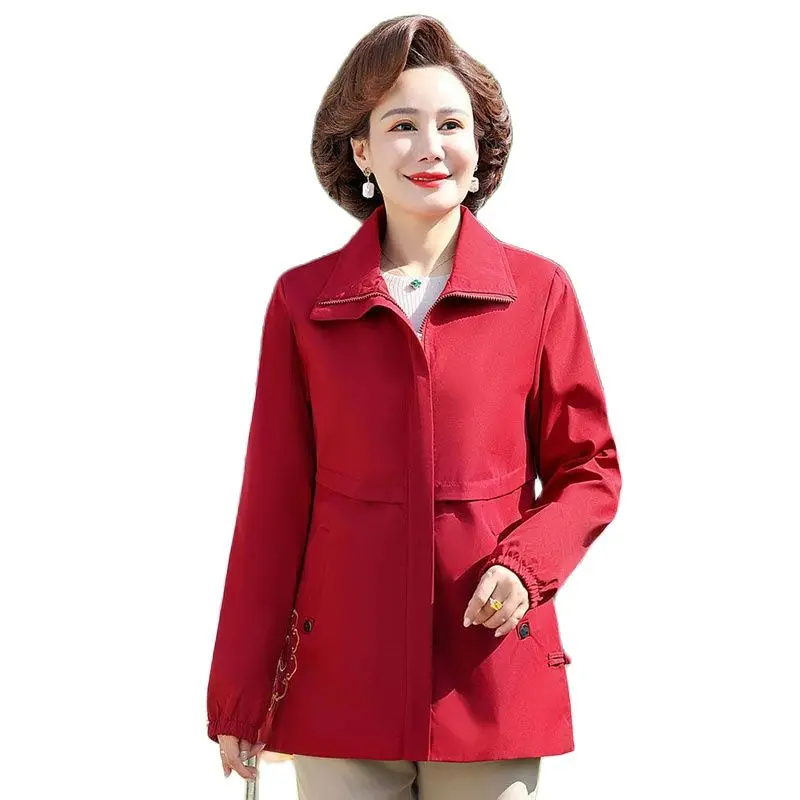 

2023 New Spring Autumn Embroider Windbreaker Coat Middle-Aged Mother Short Jacket Tops Middle-aged Women Fashion Coats Tops 5XL