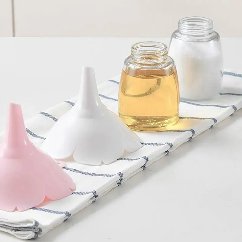 Creative Sakura Funnel Home Kitchen Plastic Funnel Large Mouth Universal Universal Fuel Funnel Kitchen Multifunctional Gadgets