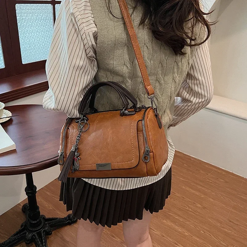 New Trendy Boston Pillow Bag, Fashionable Large-capacity Handbag, Shoulder Bag, Soft Leather Simple Crossbody Bag Punk Handbag