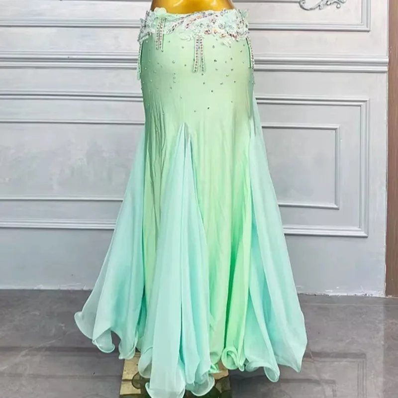 زي ممارسة أداء الرقص الشرقي المخصص للنساء 2025 مجموعة أزياء الرقص الشرقي الجديدة حمالات الصدر والتنانير الكبيرة