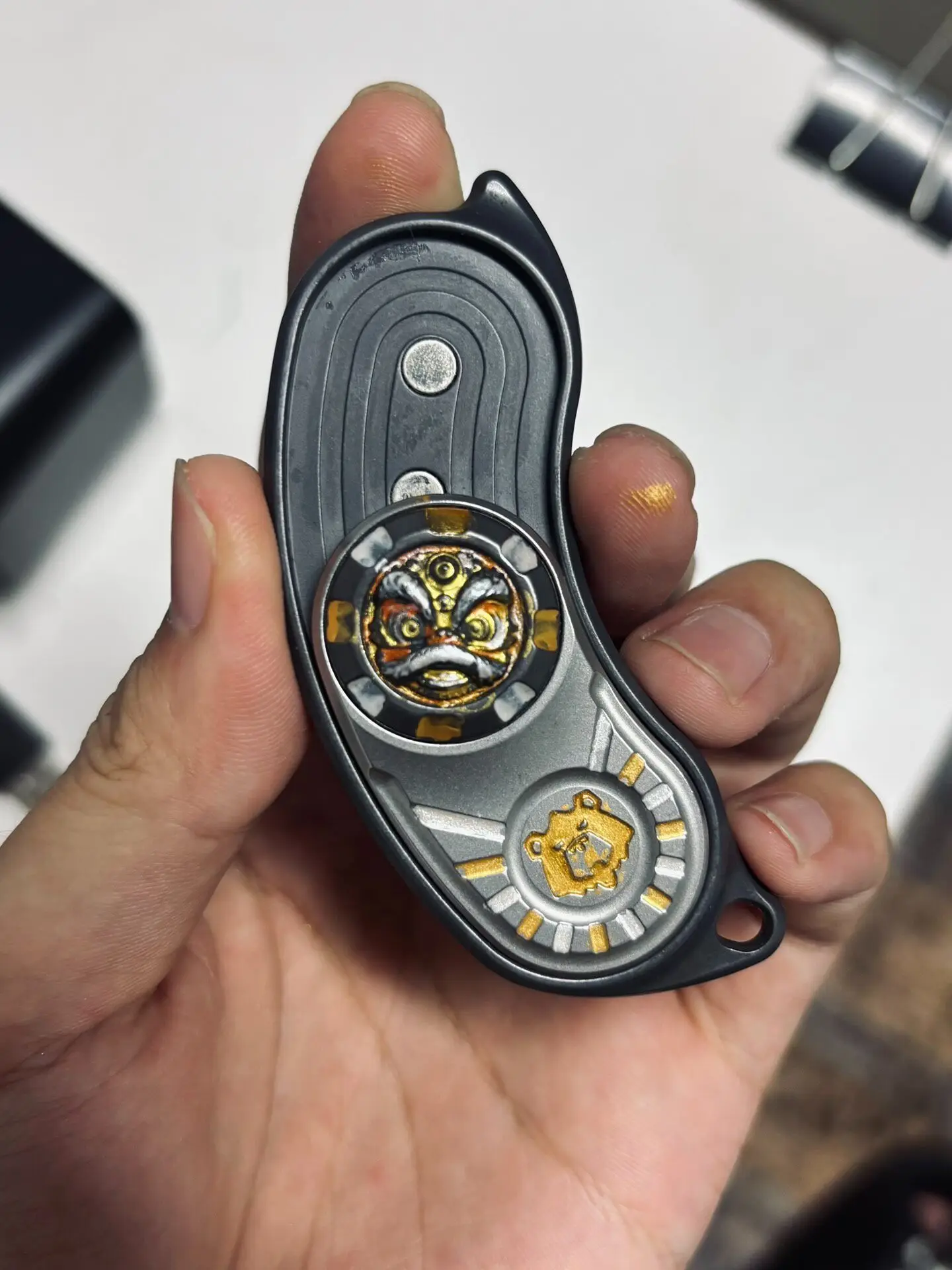 Used EDC Pea Pod Lion Dance TK Genuine, All Metal Alloy Sealed Crystal Model Sprocket Fidget Spinner