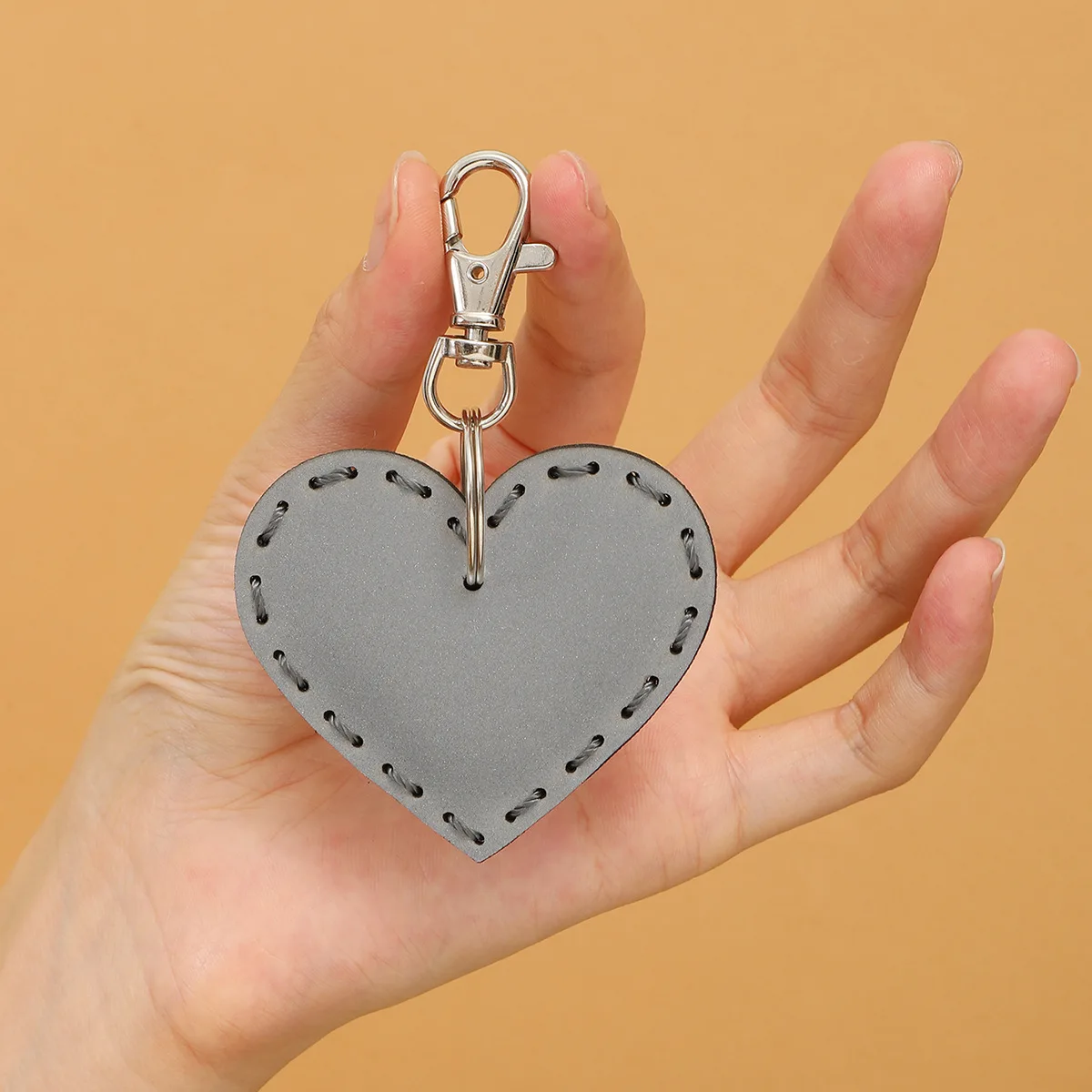 Night Light Reflective Leather Pendant Geometry Love Round Rectangle Filled Cotton Pad Stitch Keychain