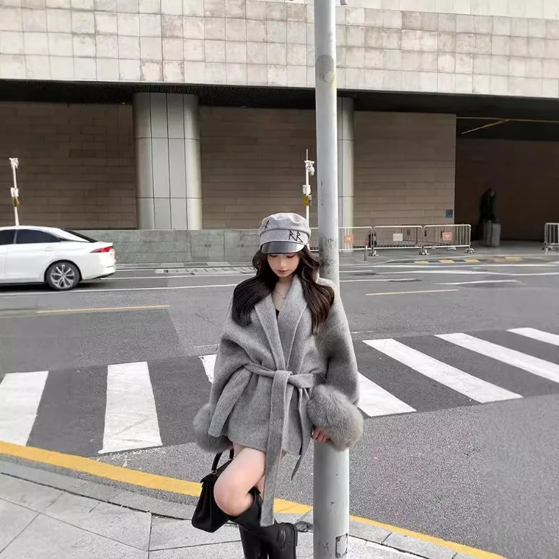 

A Grey Lace-up Waist-cinching Woolen Coat Women in Autumn Winter Loose Long-sleeved Overcoat and Mid-length Top Are Fashionable