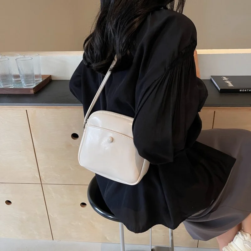 

Famous Designer Inspired Elegant Women Tote Bag Leather Handbag Shoulder Style With Multiple Compartments