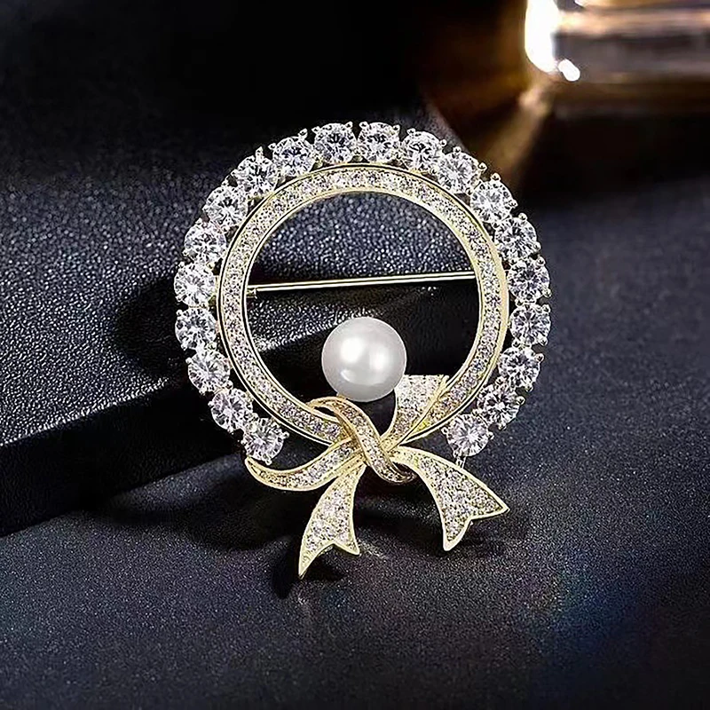 Round White Crystal Pearl Cute Bowknot Brooches For Women Fashion Creative Luxury Alloy Anti-glare Lapel Clothes Fixed Pins